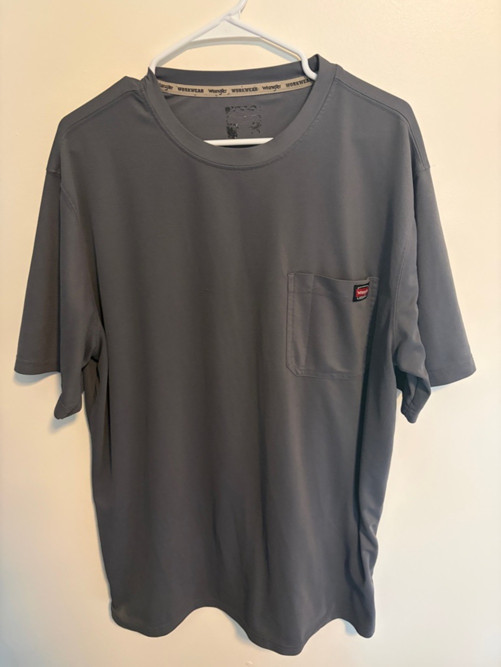 Wrangler Men’s Short Sleeve Pocket Tee in Charcoal Gray
